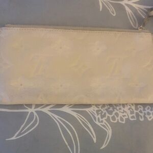 Louis Vutton Ziopy wallet in bone